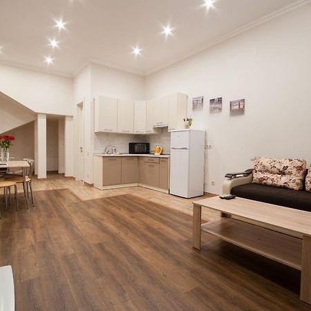 Wonderful Flat On City Center อุชโฮรอด ภายนอก รูปภาพ