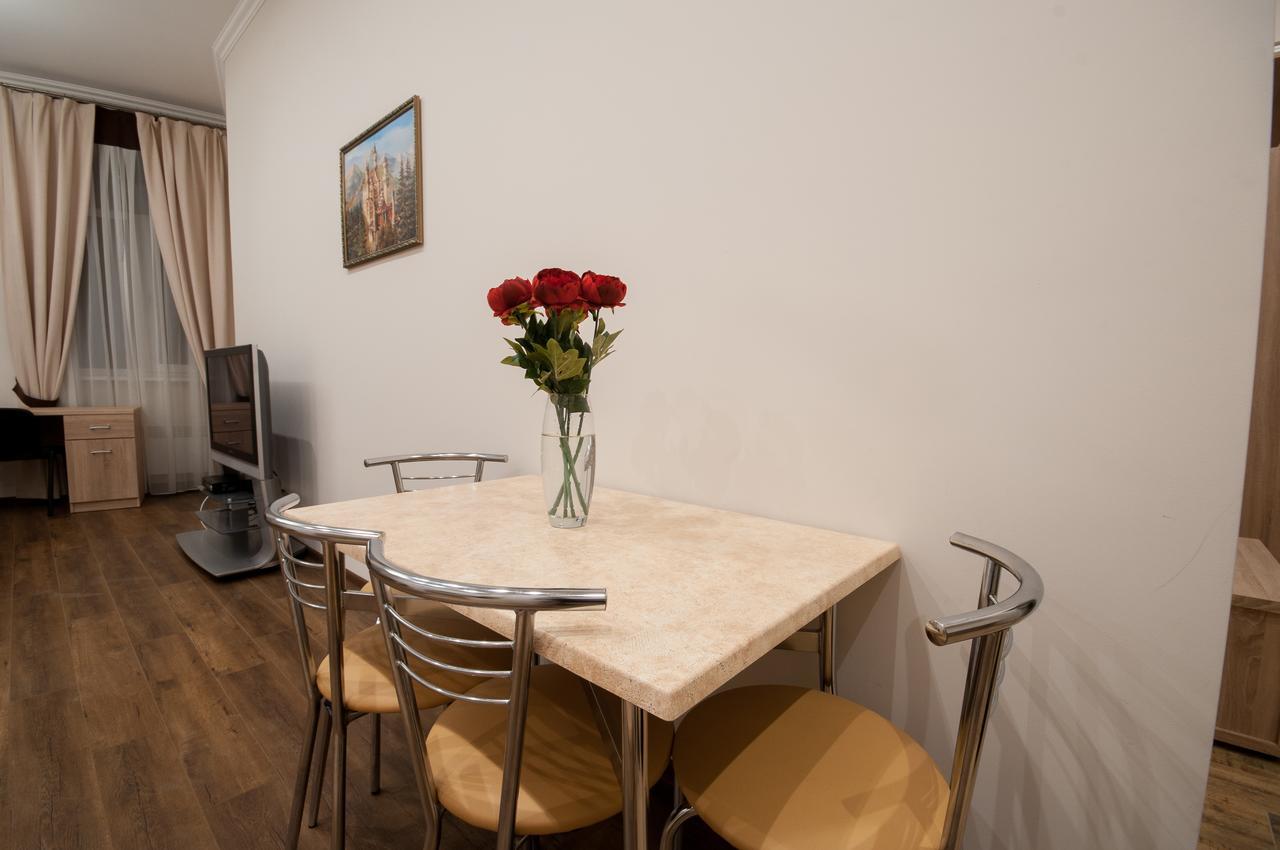 Wonderful Flat On City Center อุชโฮรอด ภายนอก รูปภาพ