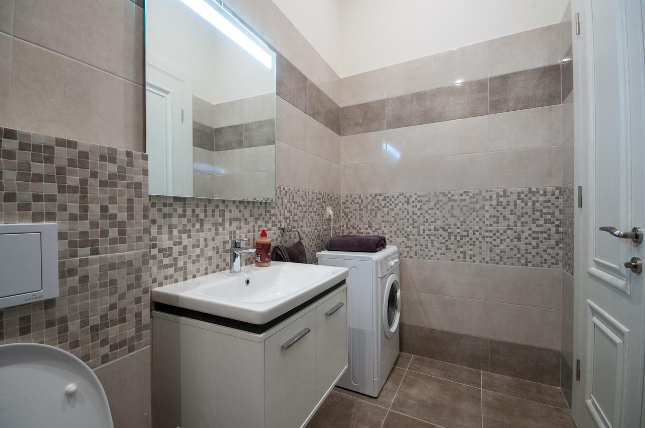 Wonderful Flat On City Center อุชโฮรอด ภายนอก รูปภาพ
