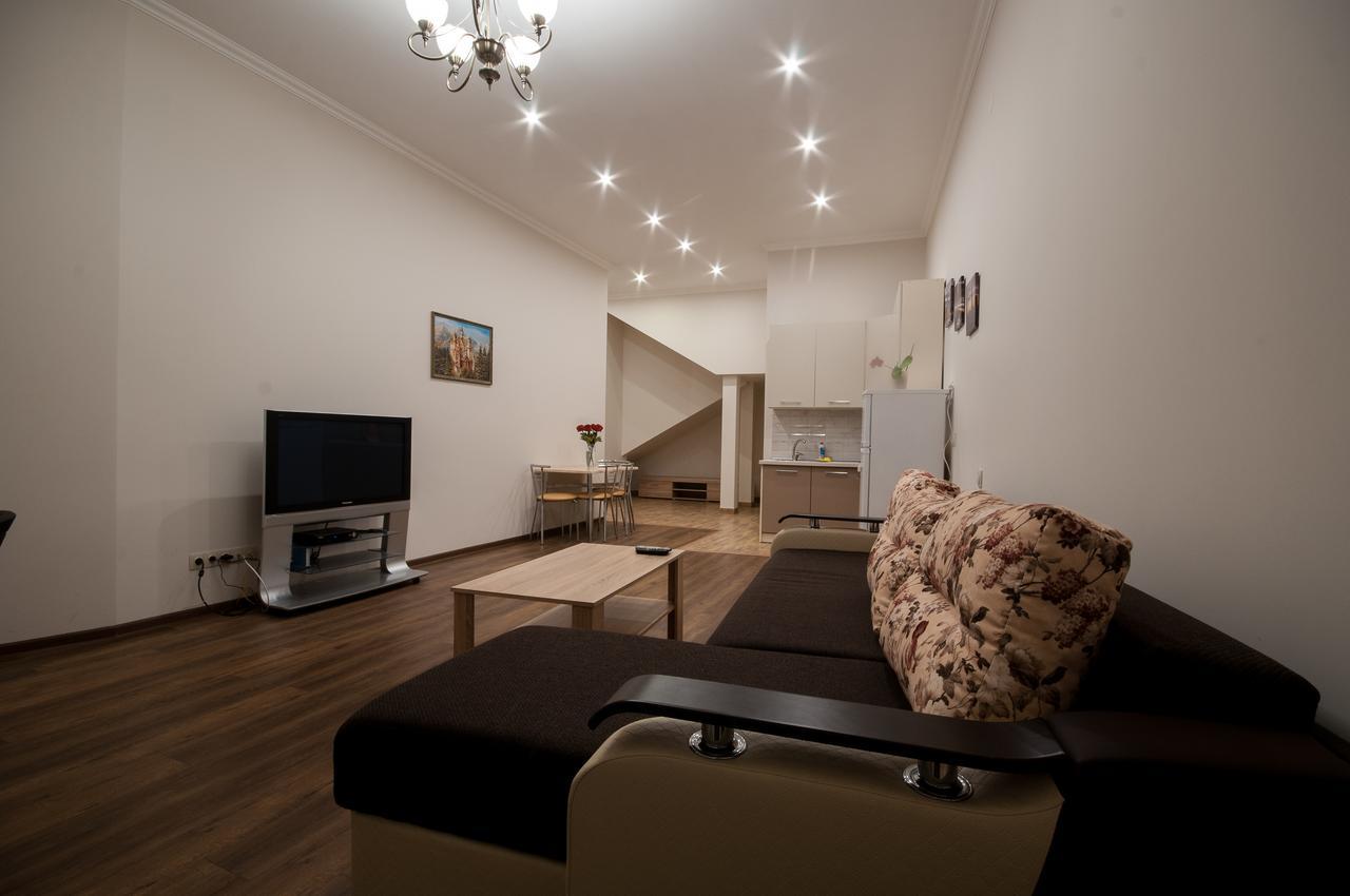 Wonderful Flat On City Center อุชโฮรอด ภายนอก รูปภาพ