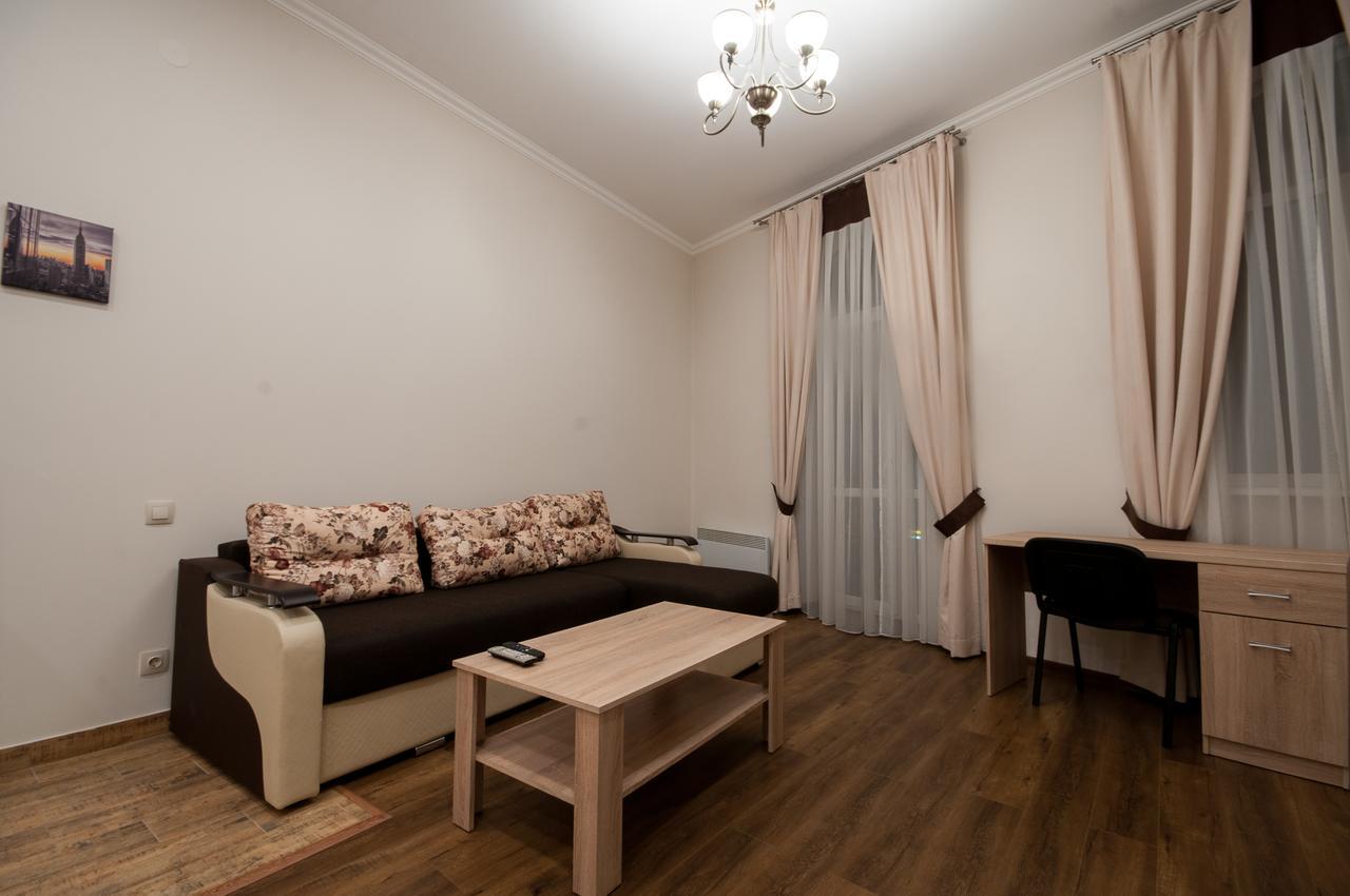 Wonderful Flat On City Center อุชโฮรอด ภายนอก รูปภาพ