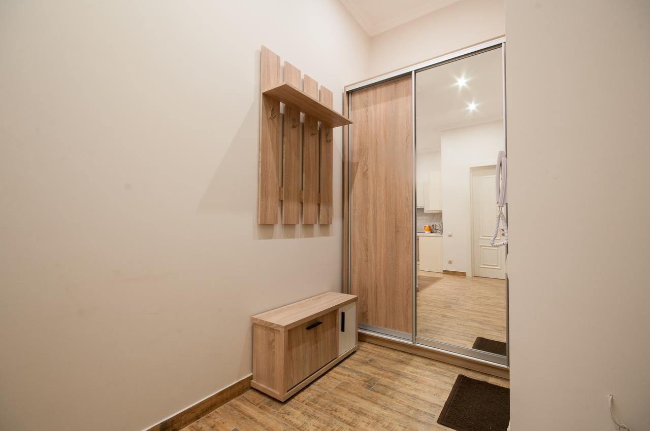 Wonderful Flat On City Center อุชโฮรอด ภายนอก รูปภาพ
