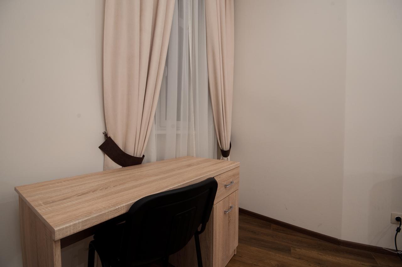 Wonderful Flat On City Center อุชโฮรอด ภายนอก รูปภาพ